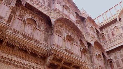 Extérieur du fort, vintage, photographié de jour sous un angle différent (vidéo prise au fort de Mehrangarh)