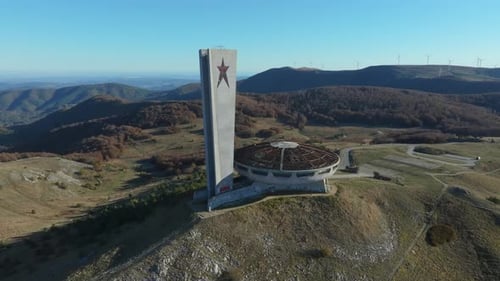 Por encima de Buzludja: el ovni soviético de Bulgaria bajo la gloriosa luz del otoño