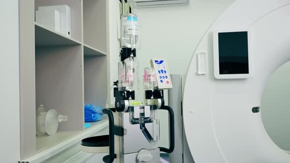 Contrast agent injector for more accurate examination of body using a ...
