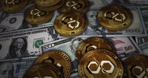 Pièce de crypto-monnaie Polygon Matic sur des billets en dollars en boucle