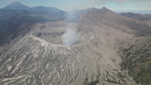 Toma aérea del volcán Bromo en la isla de Java, Indonesia