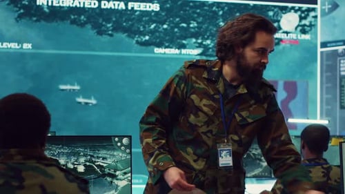 Commanding General of the Navy Division Reviews Warfare Information