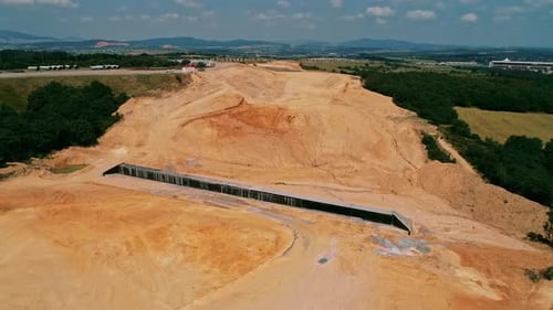Earth Hill y construcción