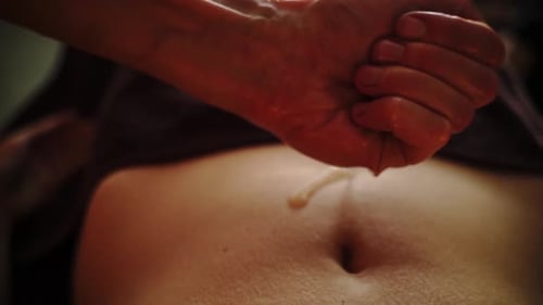 Handmassage mit Massageöl