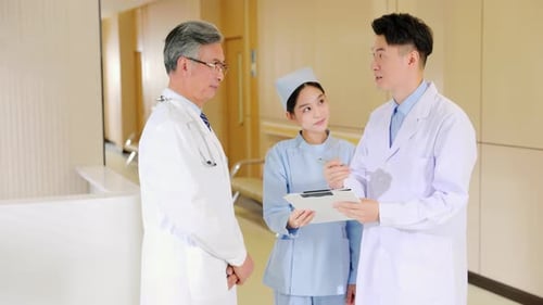 Medical Professionals Collaborate in Bright Hospital Setting