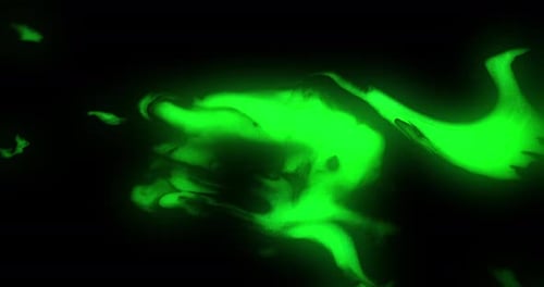 Expandierende neongrüne Farbe mit dunklem Hintergrund