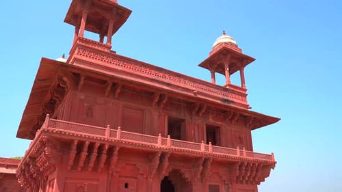 Vue inclinée vers le bas du bâtiment en grès rouge Diwan-i-Khas à Fatehpur Sikri