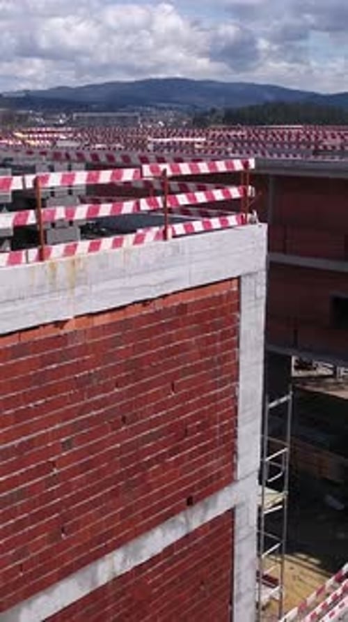 Vídeo vertical sobre la construcción de nuevos edificios
