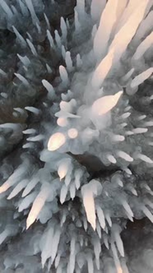 Carámbanos en la cueva del lago Baikal