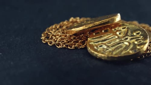 hochklappbares Bild von Gold, arabischer Schatz, antike Münzen mit Kette, altes Geldvermögen, 360 Grad drehbar