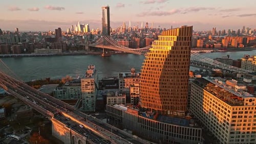 Ponte aérea do Brooklyn, Nova York, vista de cima de um drone, de edifícios da histórica cidade de Nova York