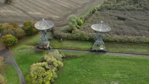 Aerial approach to the antenna array at the Mullard Radio Astronomy Observatory - a one-mile radio t
