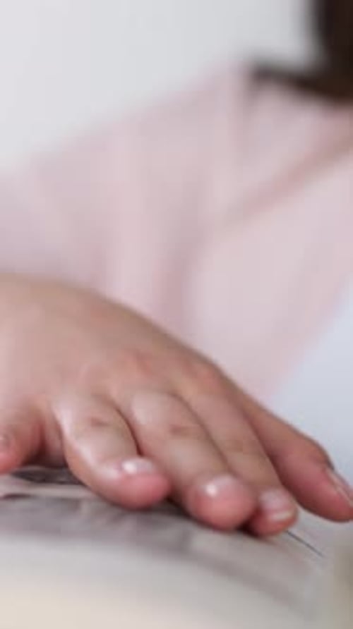 Página del álbum de fotos de Woman Strokes en interiores