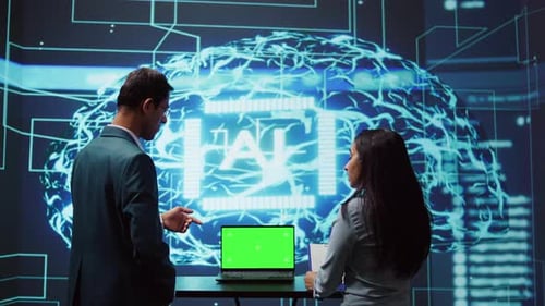 Startup-Mitarbeiter schauen sich Diagramme mithilfe von KI-Software auf einem Mockup-Laptop an