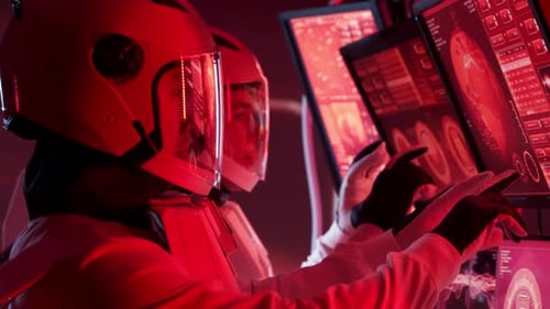 Team von Astronauten in Raumanzügen an Bord der Marsstation Eine Crew von Kosmonauten steuert die