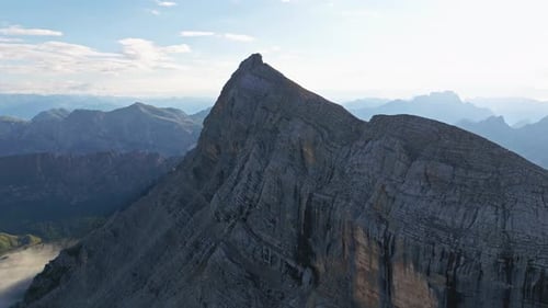 Témoignage de la force du temps et de l'érosion, le Heiligkreizkofel de Val Badia, avec ses formida