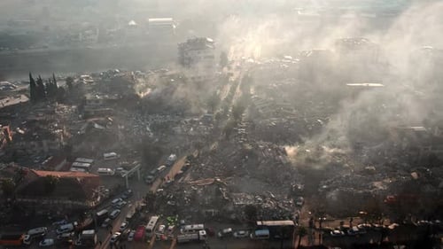 Durch ein Erdbeben zerstörte Gebäude
