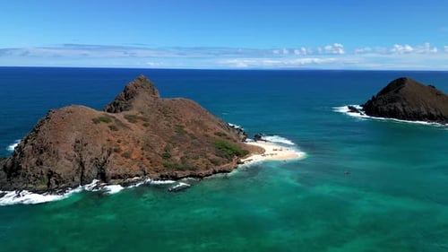 Éminente Mokulua, îles jumelles à Oahu, Hawaï, États-Unis. Prise de vue aérienne par Drone
