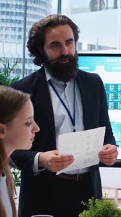 Vertical Video Agent Teaching Parent and Daughter How to Invest Offering Statistical Graphs