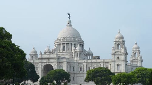 Victoria Memorial Hall This marble palace was established in Central Kolkata in 1921 by the British