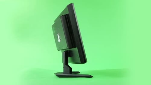 écran d'ordinateur s'allumant sur écran vert