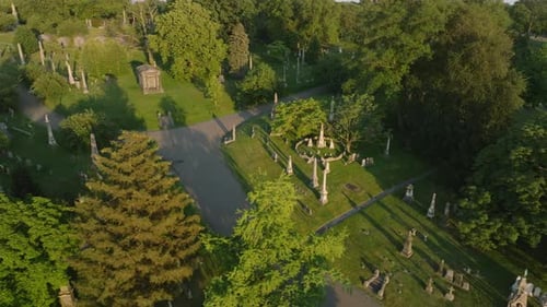 Vista aérea de un cementerio vacío