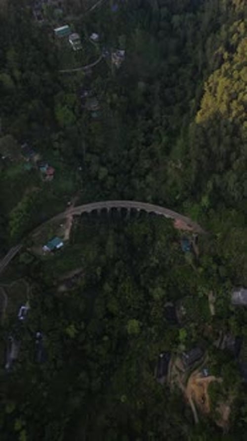 Vue aérienne du pont à neuf arches de Demodara, Ella, Sri Lanka