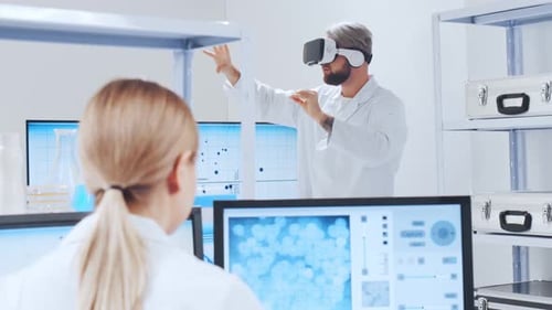 Gentechniker nutzen Virtual-Reality-Technologie, an der ein professionelles Wissenschaftlerteam arbeitet