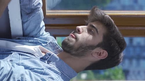 Vidéo verticale de L'homme qui a tenté de se suicider.