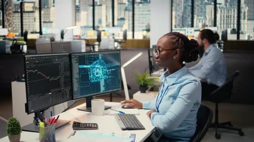 Trader in Office Leverages AI Technology on PC to Interpret Analytics Charts