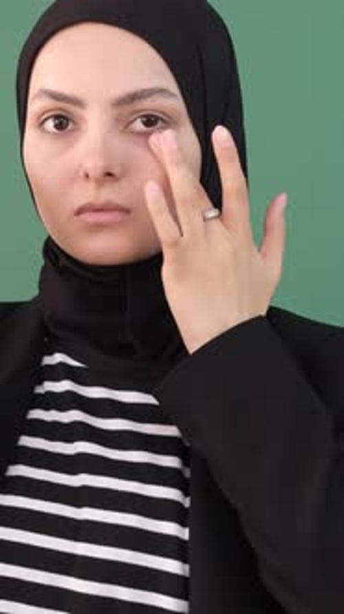 Frau Check Face