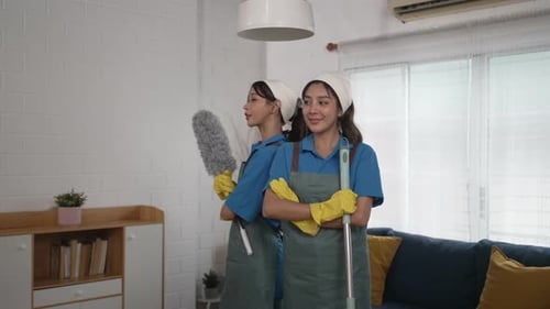 Das saubere Wohnzimmer der Haushälterin.