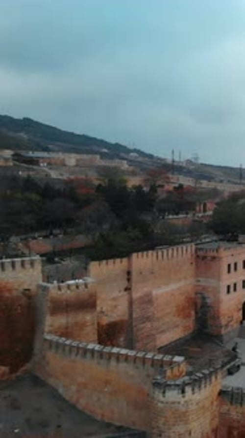 Vue aérienne de la forteresse de Naryn Kala à Derbent, au Daghestan Media