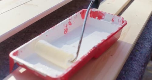 The craftsman is rolling the painter roll