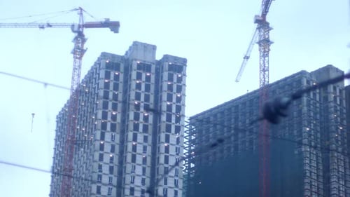 Bau von Wolkenkratzern. Kräne beim Bau von Wolkenkratzern. Baustelle mit Kränen...
