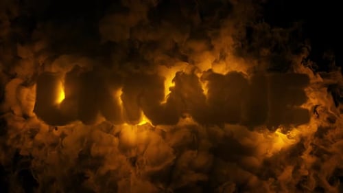 Des lettres ardentes illuminées dans la brume. Texte « Ukraine »