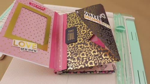 Álbum de
fotos de álbum de recortes. Artesanía y decoración. Tema de amor. Planeando.