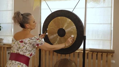 Mujer Gong Mallet