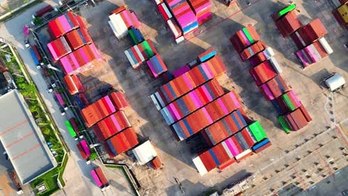 Containerhöfe aus der Vogelperspektive, 4K-Drohne
