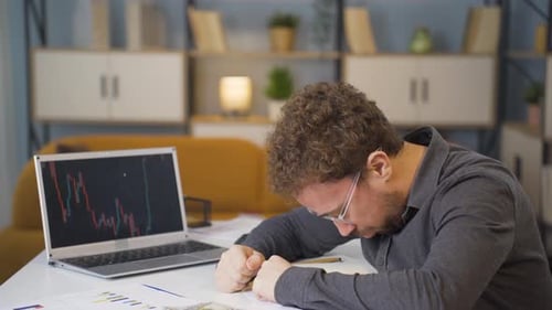 Perda de dinheiro no mercado de ações.