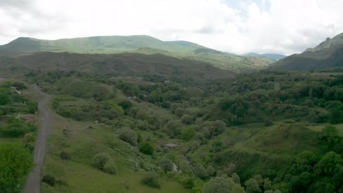 Luftaufnahmen der Berge in der Provinz Vayots Dzor, Armenien, Kaukasus.