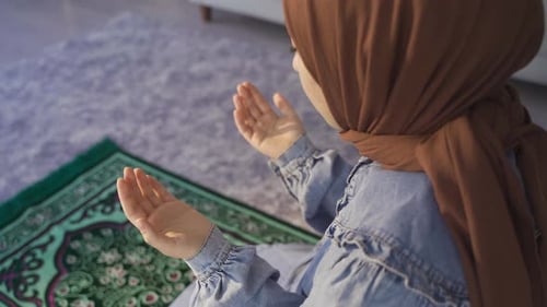 Muslimische Frau, muslimische Frau Gebet.