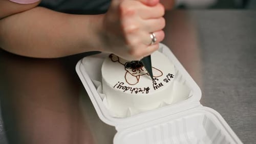 Decorating a Small Birthday Cake with Frosting