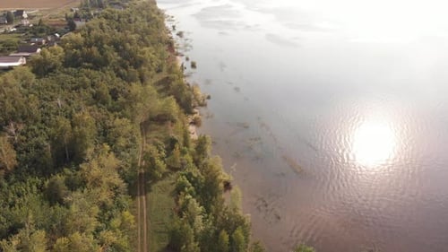 Blick auf das Flussufer