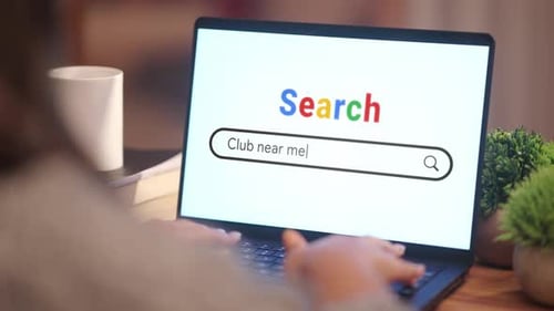 WOMAN SEARCHING CLUB NEAR ME ON INTERNET