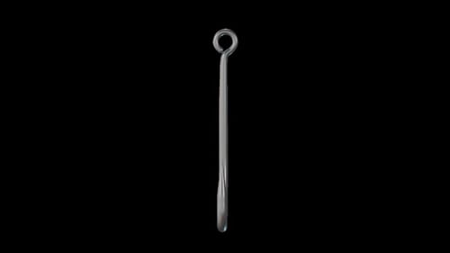 Isolierter metallischer Angelhaken auf schwarzem Hintergrund