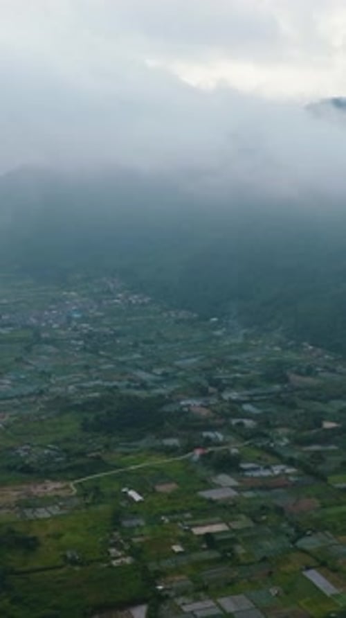 Paysage avec montagnes et jungle Sumatra Indonésie