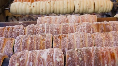 Trdelnik Gegrillter gerollter Teig Tschechisches scharfes süßes Gebäck