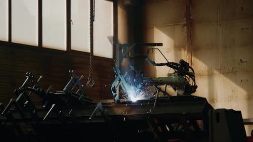 Automatische Maschine zum Schweißen von Metallteilen in Industrieanlagen