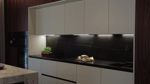Discover Modern Kitchen Designs with Sleek Countertops and Subtle Lighting for a Warm Atmosphere